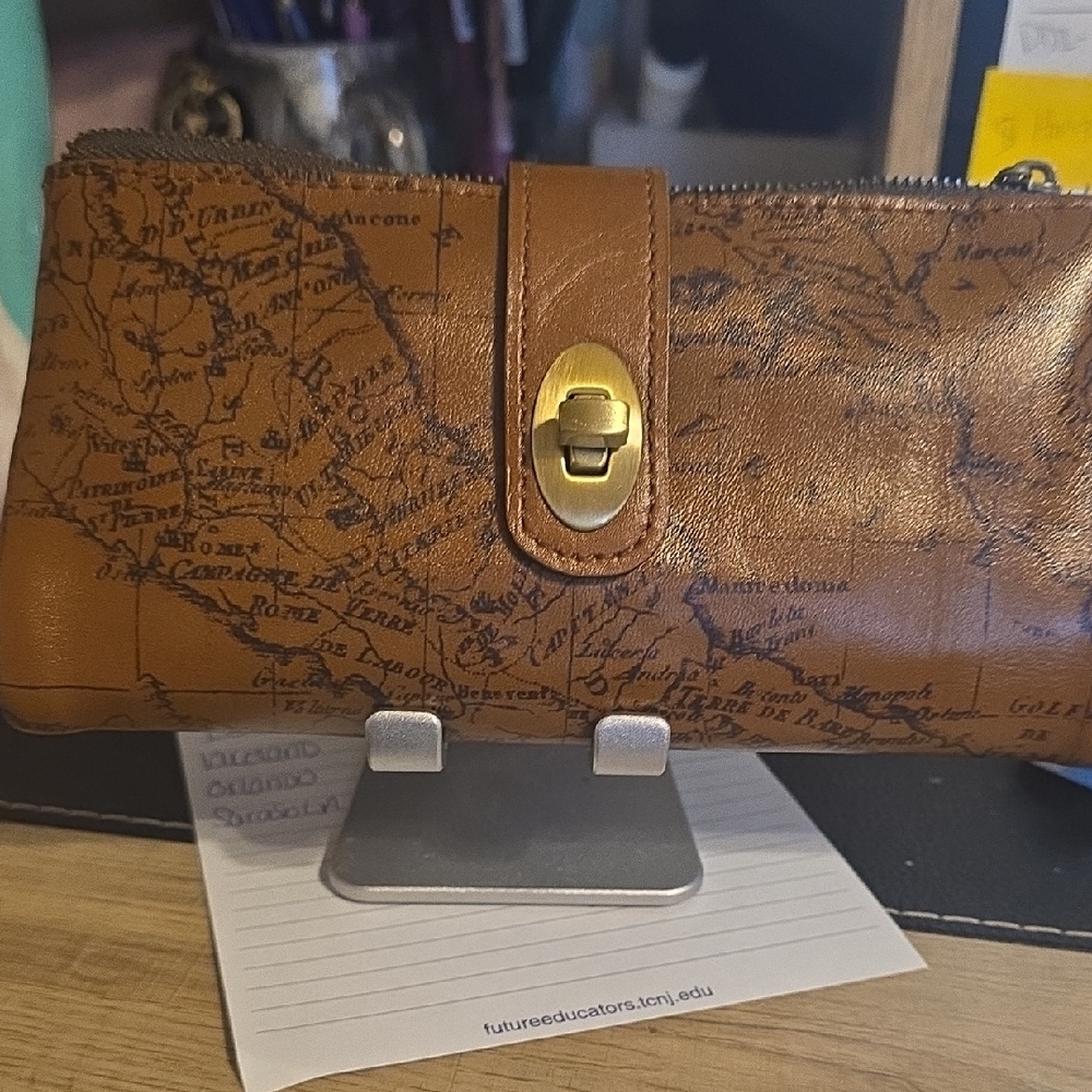 Patruciq NashBrown Map Print Wallet with Gold Clasp Lots Of Pockets And Zippers
